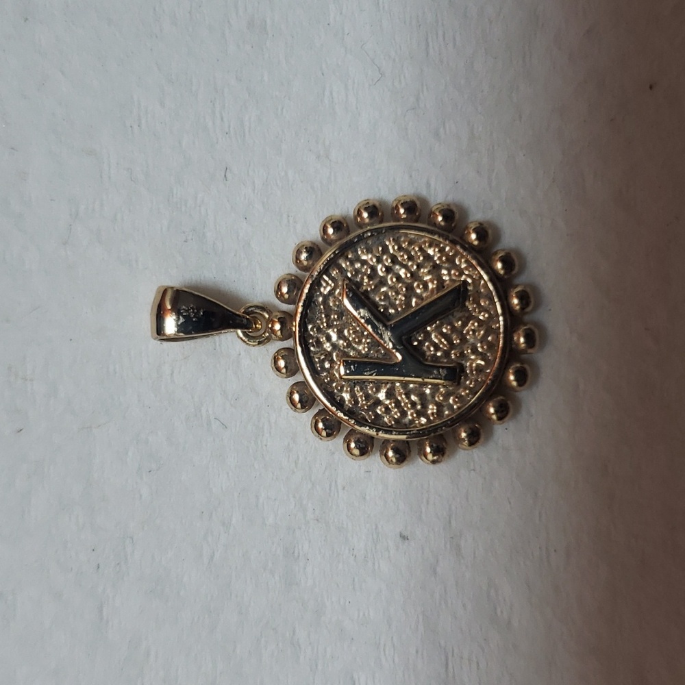 14 KT GOLD CHARM DAUGHTERS CHARM . LETTER K AND HEART ON ONE SIDE.